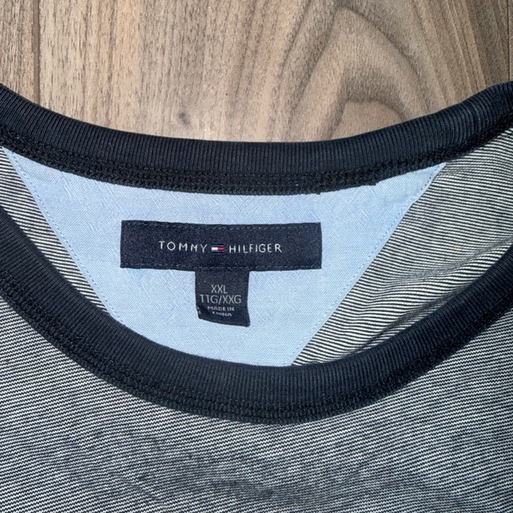 Tommy Hilfiger Men's Gray T-Shirt - Picture 2 of 8